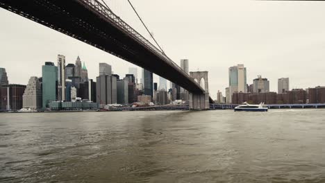 Puente-De-Brooklyn-Que-Conecta-El-Río-Este-De-Brooklyn-A-Manhattan-En-La-Ciudad-De-Nueva-York