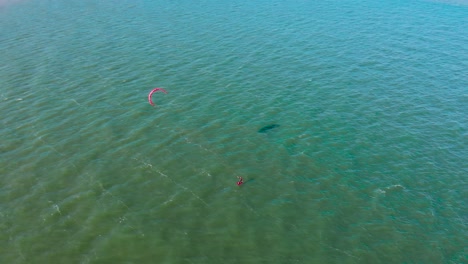 Direcciones-Inciertas-Del-Viento-Kitesurf-En-La-Antena-De-Inglaterra-Más-Baja