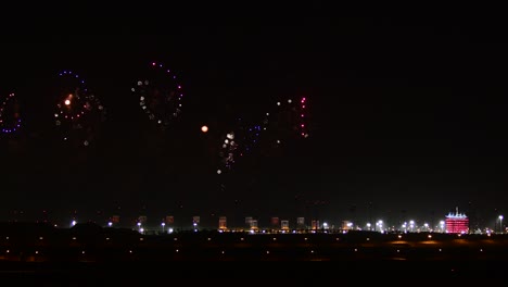 Manama,-Bahrein---16-De-Diciembre:-Fuegos-Artificiales-Exhibidos-En-El-Circuito-Internacional-De-Bahrein-Con-Motivo-Del-Día-Nacional-De-Bahrein