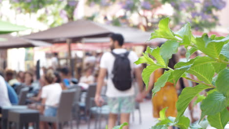 Blurred-couple-walking-in-the-street-in-Menton,-France