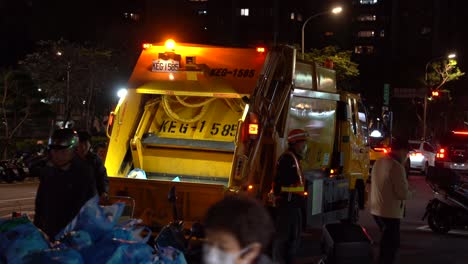 Taiwan-local-bin-collection-system-with-garbage-truck-going-around-the-towns-to-service-the-people