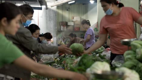 El-Comercio-Diario-Ocurre-En-El-Mercado-Callejero-Local-En-El-Sudeste-Asiático.