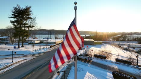 Goldene-Stunde-In-Einer-Verschneiten-Amerikanischen-Stadt