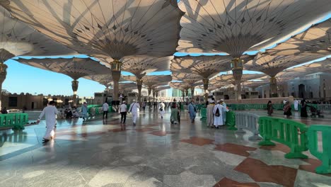 An-inside-view-of-he-Prophet's-Mosque,-Masjid-al-Nabawi,-in-Madinah,-Saudi-Arabia