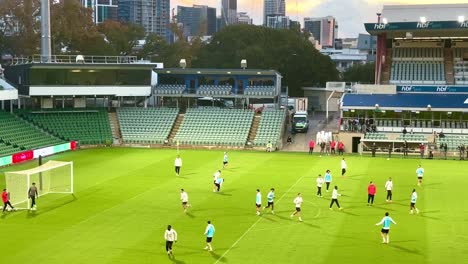 Training-Des-Fußballvereins-AC-Mailand-Im-Hbf-Park