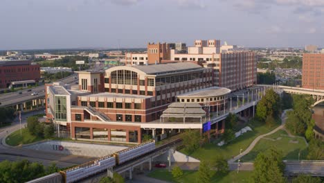 Toma-De-Establecimiento-De-La-Ubicación-Del-Centro-De-La-Universidad-De-Houston.