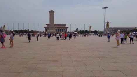 Hyperlapse-of-Large-crowd-of-people-in-Tiananmen-Square,-Beijing-China---Its-one-of-the-largest-public-squares-in-the-world