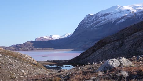 Paisaje-Prístino-Y-Costa-De-Groenlandia,-Colinas-Nevadas-Y-Fiordos.