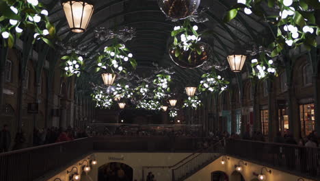 Christmas-Decoration-in-Interior-of-Hay's-Galleria,-London,-England-UK