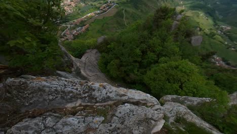 Bergsteiger-Auf-Dem-Mount-Titan-In-San-Marino