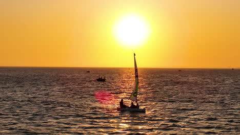 Sunset-Sailing-Over-The-South-China-Sea-Off-The-Southeast-Coast-Of-Mui-Ne,-Vietnam