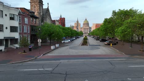 Pennsylvania-Capitol-Building-Und-State-Street-In-Der-Innenstadt-Von-Harrisburg,-PA