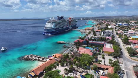 Skyline-Von-Bonaire-Am-Kradendijk-In-Bonaire,-Niederländische-Antillen