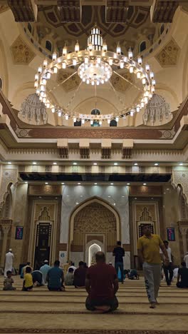 UAE:-Faithful-offer-a-prayer-in-Sheikh-Rashid-Bin-Maktoum-Bin-Rashid-Mosque-in-Dubai,-United-Arab-Emirates