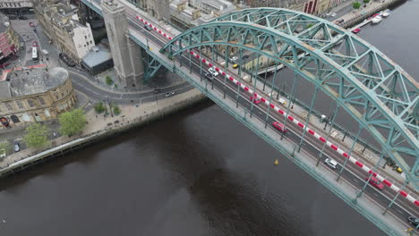 Newcastle-landmark,-a-must-see-during-touristic-excursion---the-Tyne-Bridge