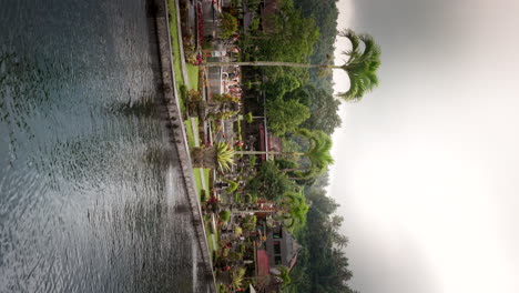 Vertical-panning,-Tirta-Gangga-Water-temple,-Indonesian-tourist-attraction