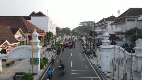 Luftaufnahme-Der-Pangurakan-Straße,-Einer-Straße-In-Der-Nähe-Des-Nordplatzes-Und-Der-Kreuzung-Mit-Dem-Kilometer-Null-In-Yogyakarta