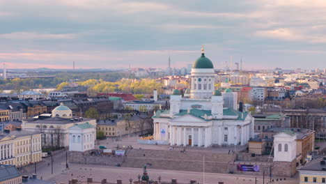 Aerial-descending-establishing-shot-of-iconic-Helsinki-Cathedral,-Finland