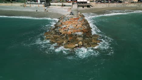 Finale-Ligure-Pier-Und-Strand,-Italien