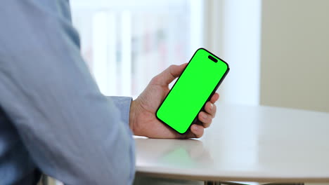 Smartphone-green-sceen-template,-man-holding-phone,-vertical-mode,-mockup