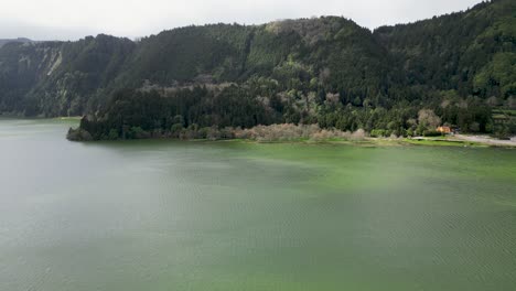 Aerial-view-of-a-lake-and-its-mountain-coast