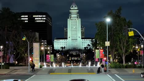 Los-Angeles-City-Hall-Building-And-Courtyard-At-Twilight-In-California,-USA