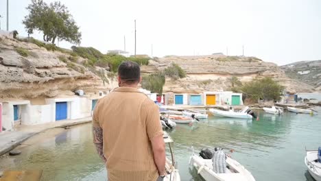 man-arrives-at-the-mandrakia-in-milos