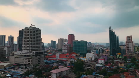 Chow-Kit-Bereich-Bei-Sonnenuntergang-In-Kuala-Lumpur-Mit-Hochhäusern-Und-Stadtlandschaft