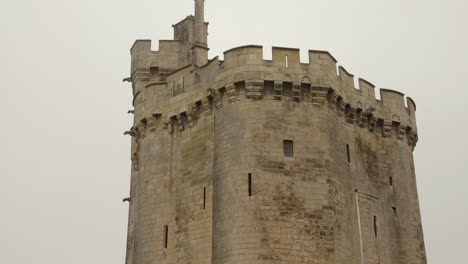 Closeup-view-of-Towers-of-La-Rochelle-:-Saint-Nicolas-tower-in-La-Rochelle,-France