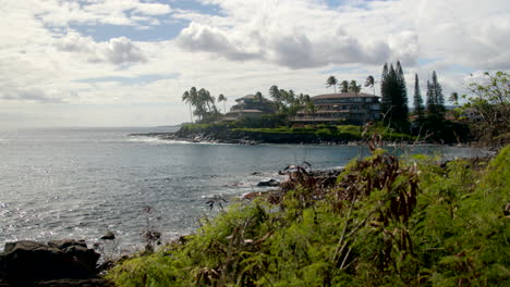 Kauai-Villa-über-Glitzerndem-Meerwasser