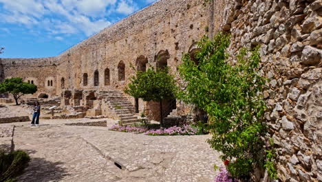 Burg-Chlemoutsi,-Mittelalterliche-Archäologische-Stätte-In-Kastro,-Griechenland