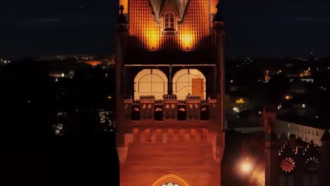 Close-up-of-Town-Hall-at-night