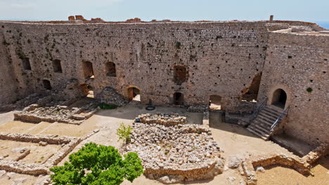 Archäologische-Stätte-Chlemoutsi-Burg-Und-Museum-In-Kastro,-Griechenland