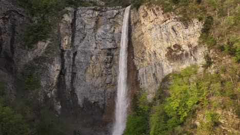 Tall-cascade-of-Seerenbach-Falls-plunging-down-a-sheer-cliff,-in-Amden,-Betlis,-near-Walensee,-Switzerland