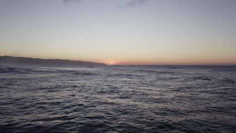 Sea-Testigo-De-La-Impresionante-Puesta-De-Sol-En-La-Costa-Norte-De-Oahu.