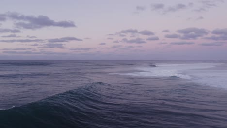 Una-Encantadora-Vista-Del-Atardecer-De-La-Costa-Norte-En-Oahu,-Hawai