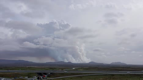 Time-lapse-of-erupting-Sundhnjukar-volcano-on-Iceland