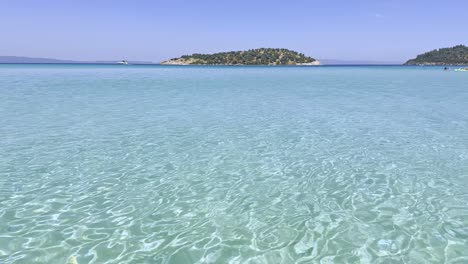 Clean-blue-flag-beaches-of-Halkidiki-Peninsula,-Greece