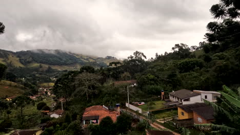 Timelapse-De-Hermoso-Paisaje-En-Delfim-Moreira,-Bairro-Do-Rosário,-Brasil