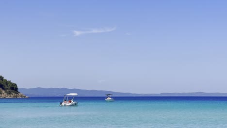 Clean-blue-flag-beaches-of-Halkidiki-Peninsula,-Greece