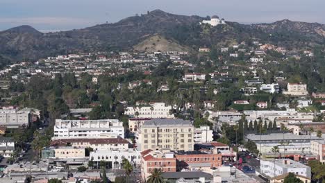 Little-Armenia-In-East-Hollywood,-Kalifornien-Unterhalb-Des-Griffith-Observatory---Aufsteigende-Luftaufnahme