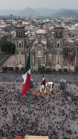 Metropolitankathedrale-Von-Mexiko-Stadt,-Mit-Dem-Zócalo-Am-Tag-Der-Toten,-Vertikaler-Modus