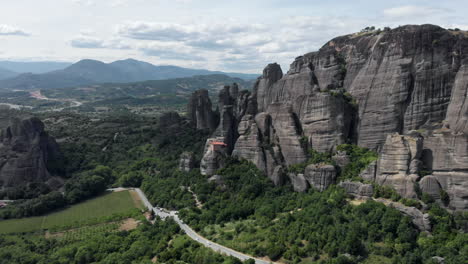 Drone-Santo-Monasterio-San-Nicolás-Anapafsas-Meteora-Rock-Día-De-Grecia