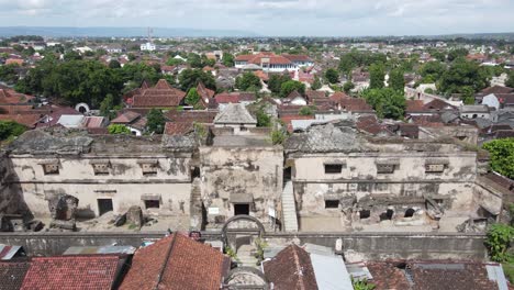 Vista-Aérea-De-Los-Edificios-Históricos-De-Pulo-Kenanga