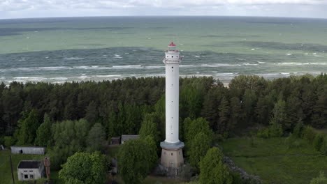 Hoher-Leuchtturm-Ohne-Hafen