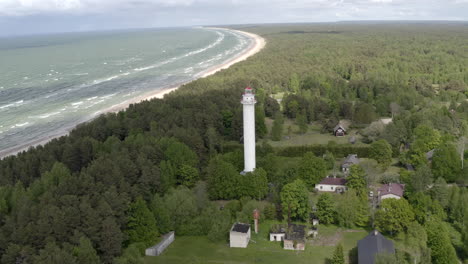 Push-in-view-on-lighthouse-on-a-sunny-day