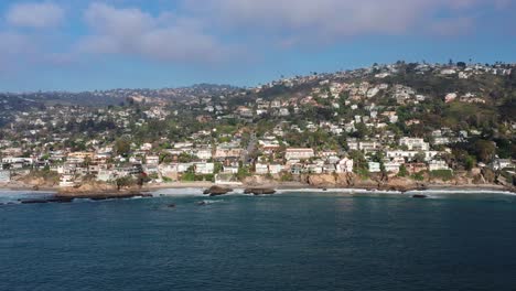 Vista-Panorámica-De-Verano-De-Victoria-Beach---Laguna-Beach-En-California,-EE.UU.