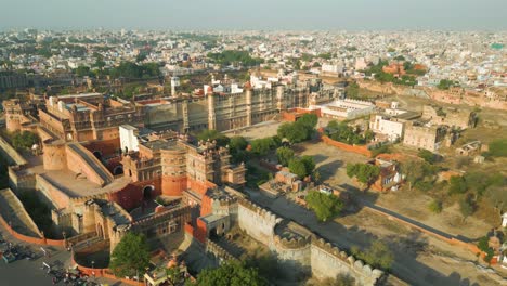 Vista-Aérea-Del-Fuerte-Junagarh,-Este-Es-Uno-De-Los-Lugares-Más-Cuidados-Para-Visitar-En-Bikaner.