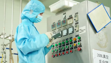 Making-medicine-factory,-Medical-staff-in-protective-uniform-work-using-tablets-to-walk-and-communicate-with-pharmaceutical-facilities-at-drug-manufacturing-plant