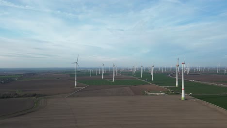 Molino-De-Viento-Parque-De-Turbinas-Granja-Düsseldorf-Alemania-Produce-Energía-Renovable